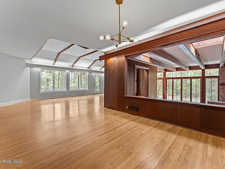 225 Arbutus Rd — Photo 22