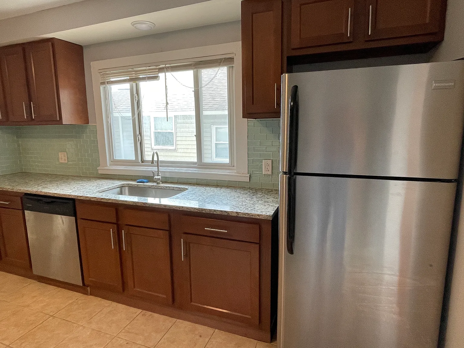 2 bed, 1050 sqft, $1,595 — Photo 4