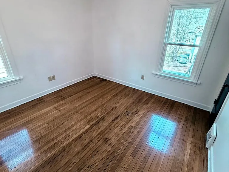 14221 Glenside Rd — Photo 22