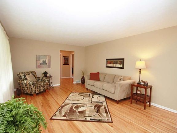 3rd image of 6942 Newton Ave N