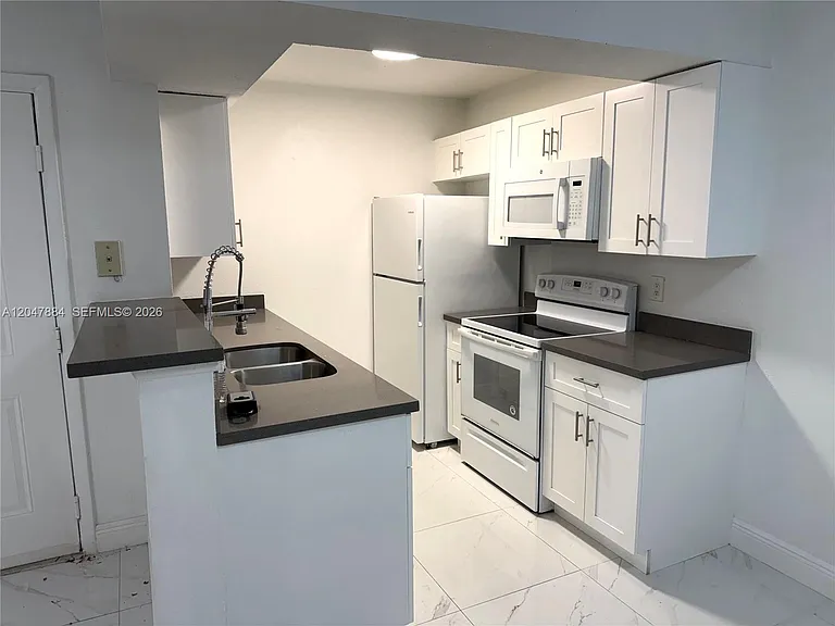 15560 SW 104th Ter #619 — Photo 2