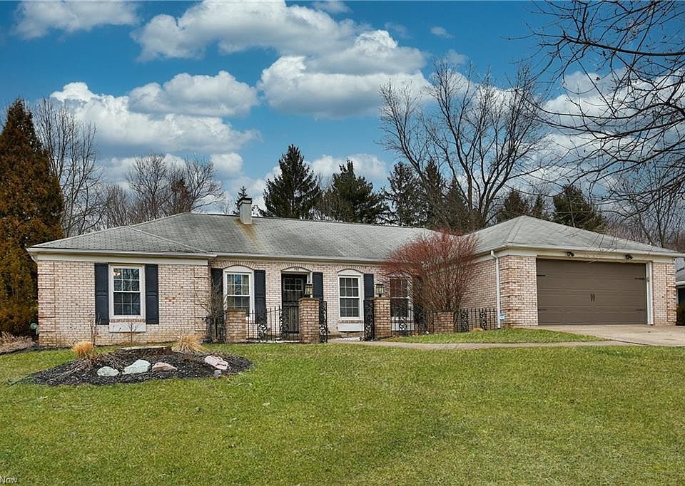 1st image of 150 Parkview Dr