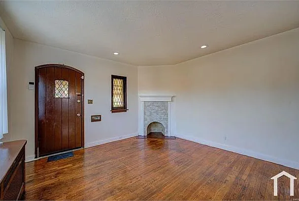 5813 Park Ln — Photo 2