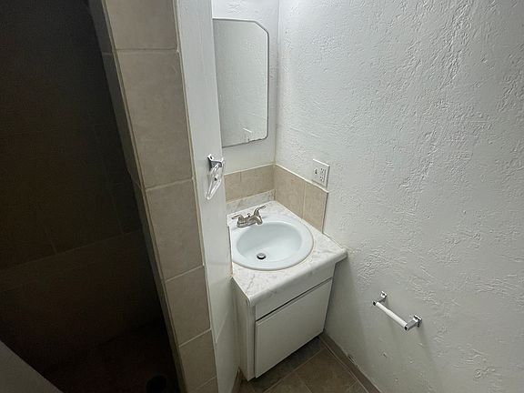 3rd image of 221 S 1000 E APT 02