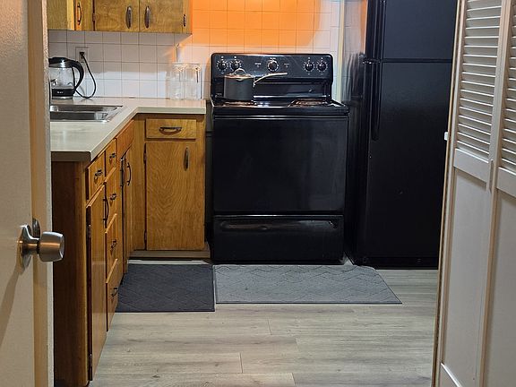 5th image of 2111 E Columbia Ave