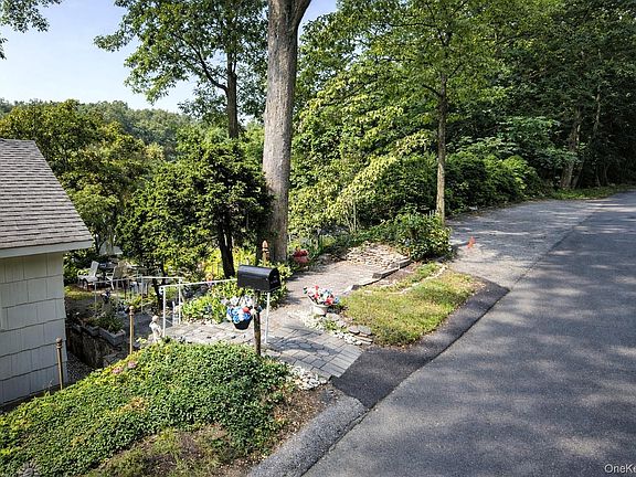 2nd image of 22 Hill Road