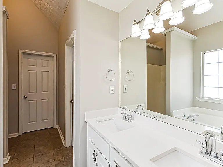 115 Syracuse Ln — Photo 11