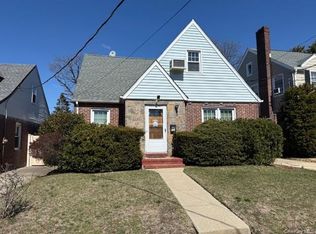 11 Purdy Court, Rockville Centre, NY 11570