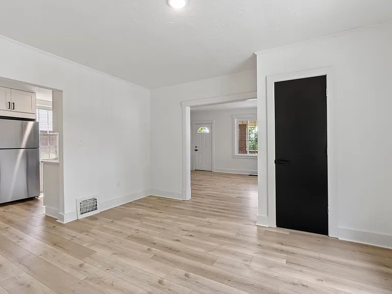 5614 Moore Ave — Photo 10
