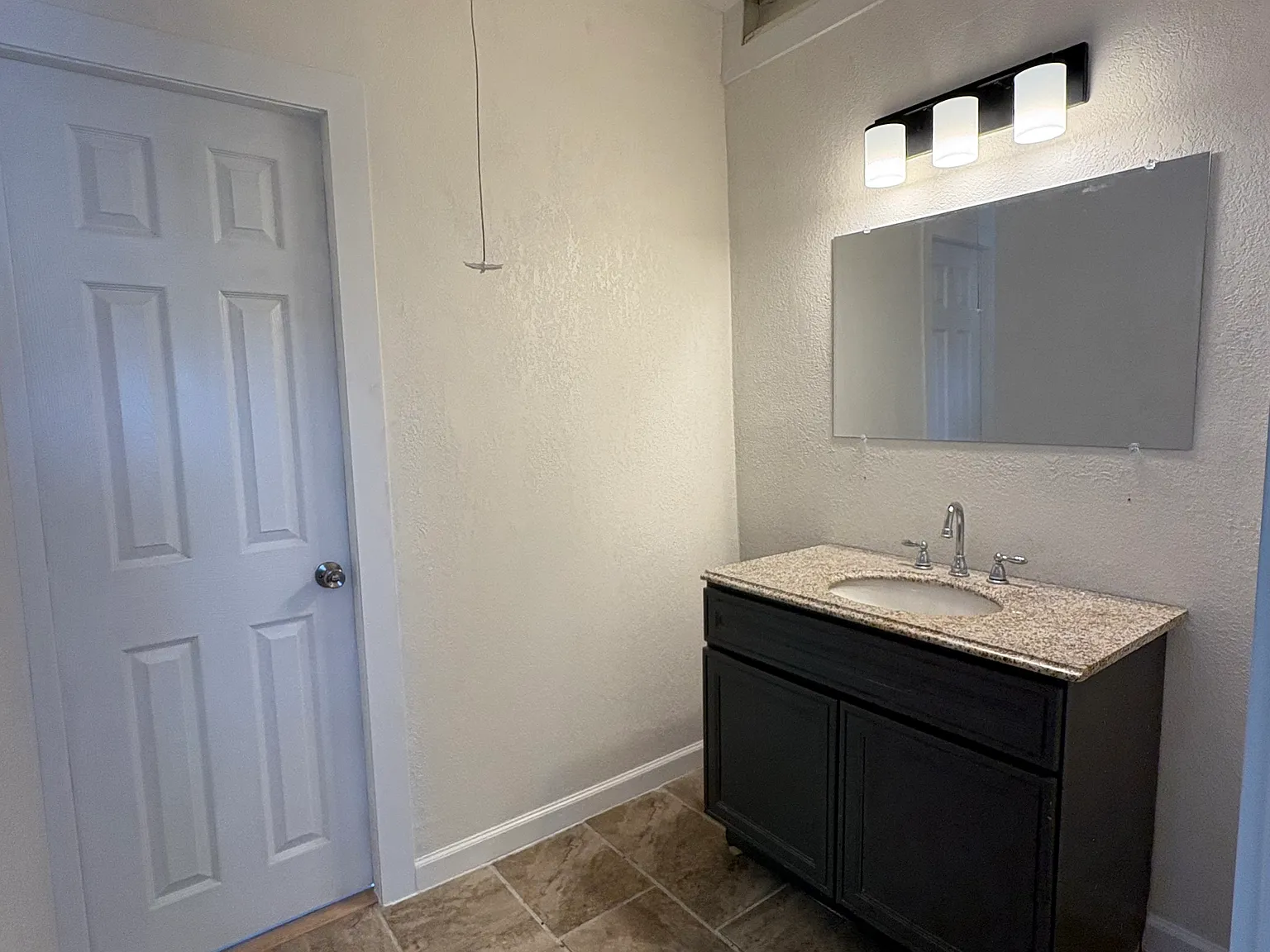 2 bed, 900 sqft, $1,200 — Photo 4