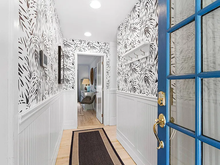 114 Narod Blvd — Photo 21