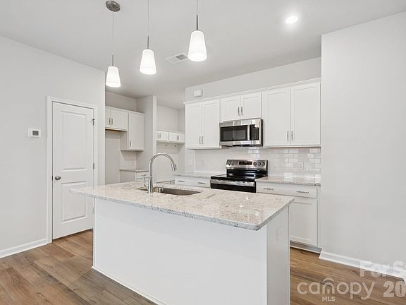 5th image of 4628 Lakeview Rd #5