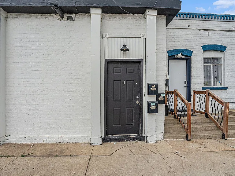 4 W Arkansas Ave — Photo 2
