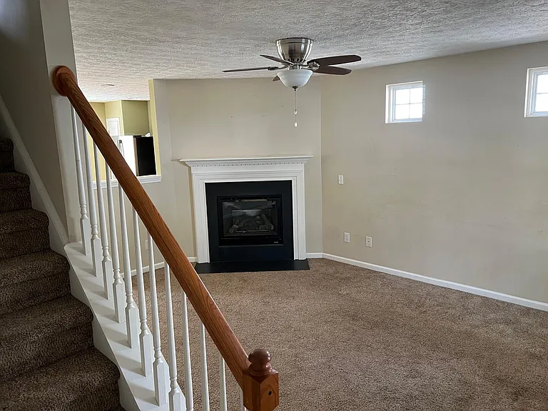 210 Oak Grove Ln — Photo 2