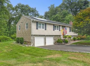 40 Winthrop Place, Monroe, CT 06468