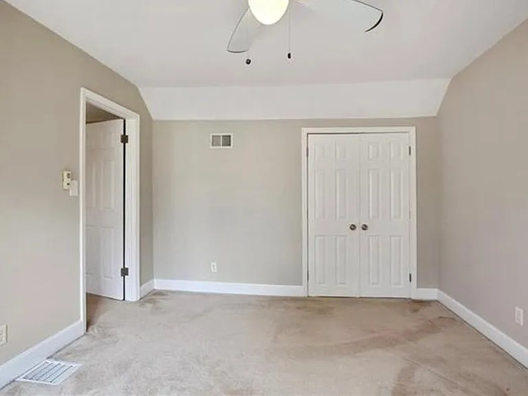 8416 State Line Rd — Photo 19