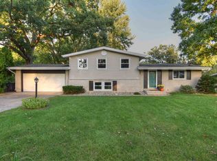 1510 Brookwood Dr, Elkhart, IN 46514