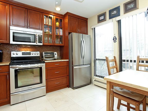 5th image of 164 Woods View Ln #16-4