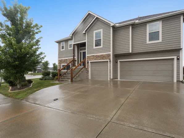 16026 Shady Bend St, Basehor, KS 66007