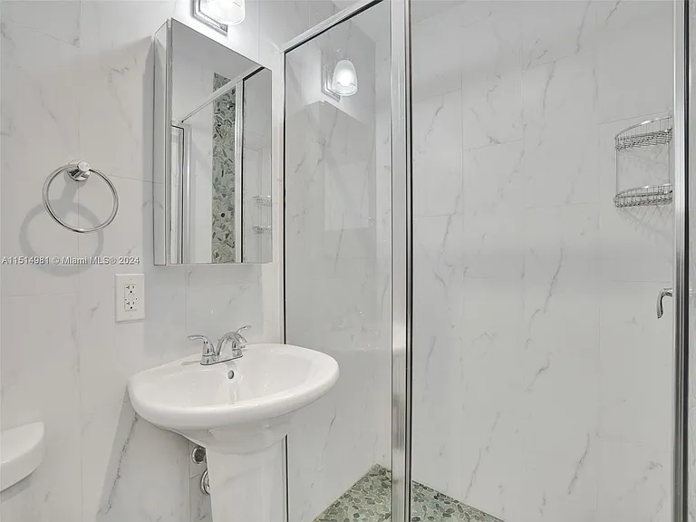 900 N Surf Rd #2 — Photo 39