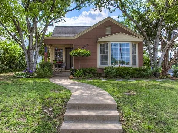2900 Forest Park Blvd, Fort Worth, TX 76110