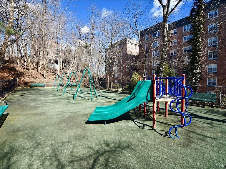 4 Sadore Ln #3J — Photo 21