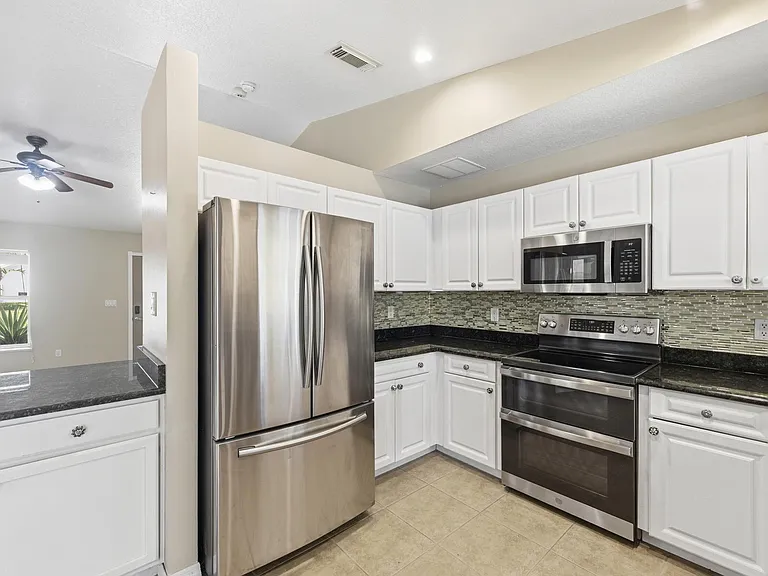 1707 SE Manth Ln — Photo 7