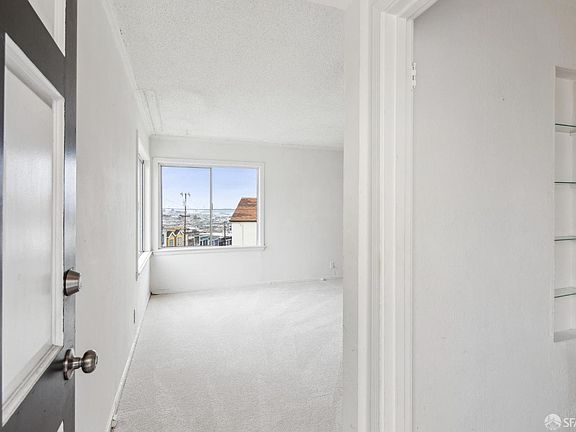 3rd image of 209 Bridgeview Dr