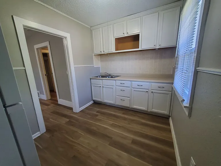 150 E Douglas Ave — Photo 3