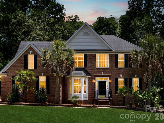 3rd image of 6520 Hollow Oak Dr