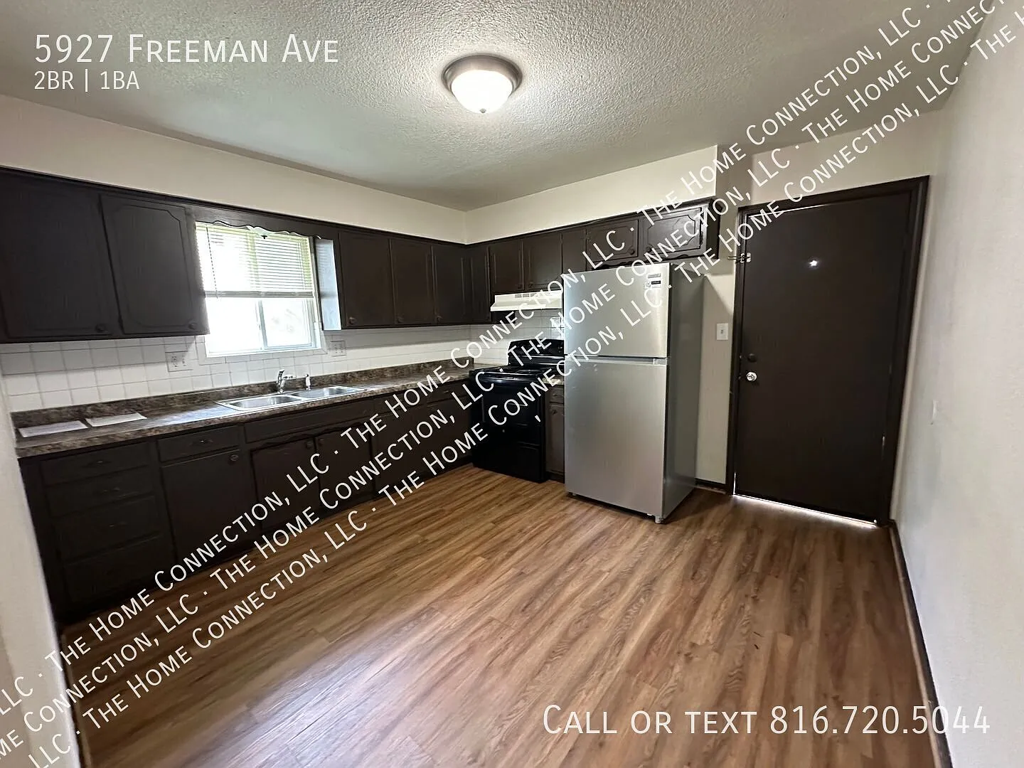 2 Bed / 1 Bath Townhouse with Attached garage & New Flooring! — Photo 4