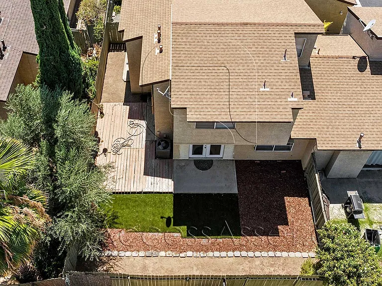 661 Parkview Dr — Photo 19