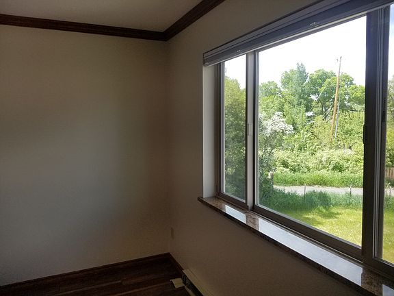 5th image of 1032 S Black Ave