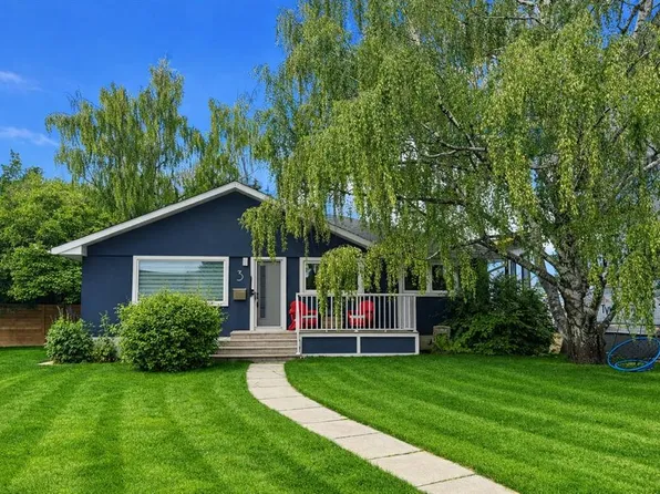 3 N Wilshire Pl SW, Calgary, AB T3C 3B9