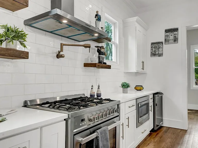 1442 Mercer Ave — Photo 10