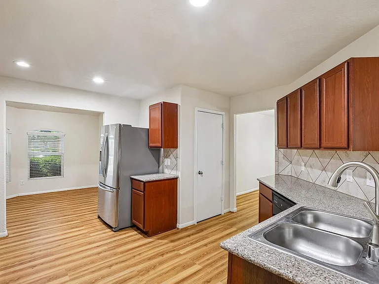 21127 Fox Orchard Ct — Photo 12