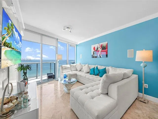 1 bed, 1.0 bath, $5,500 — Photo 2