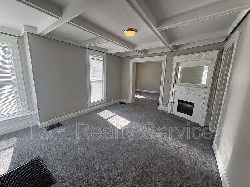 3 bed, 1.5 bath, $1,300 — Photo 4