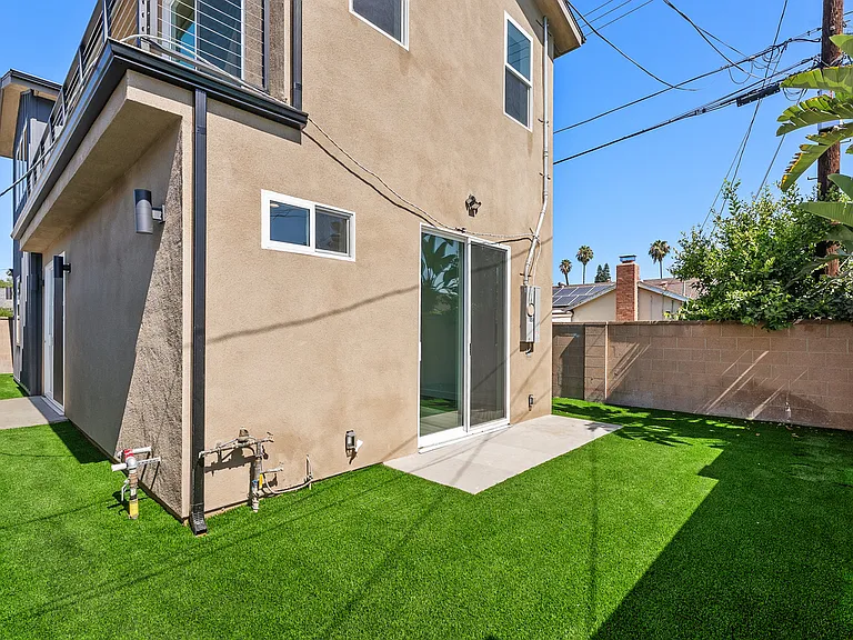 1325 W Ash Ave #B — Photo 16