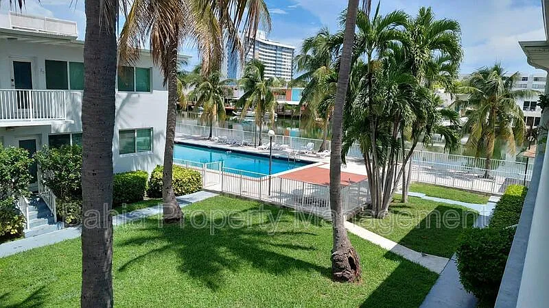 7207 Bay Dr #13