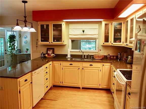 4th image of 361 Pisgah Forest Dr
