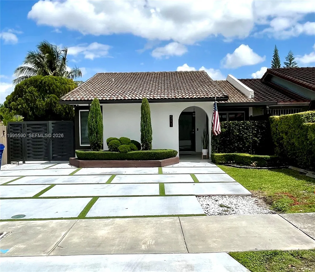 Building Photo - 511 SW 115th Ave #1