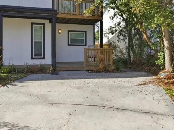 156 Pine St, Atlantic Beach, FL 32233