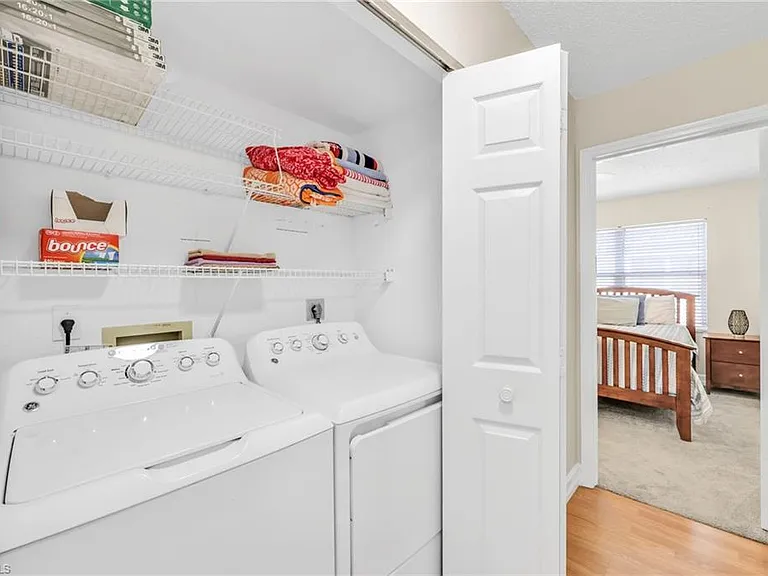 1044 Woodshire Ln #B211 — Photo 29