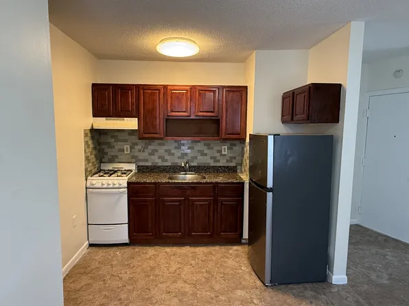 79 Orange St APT 2W, New Britain, CT 06053