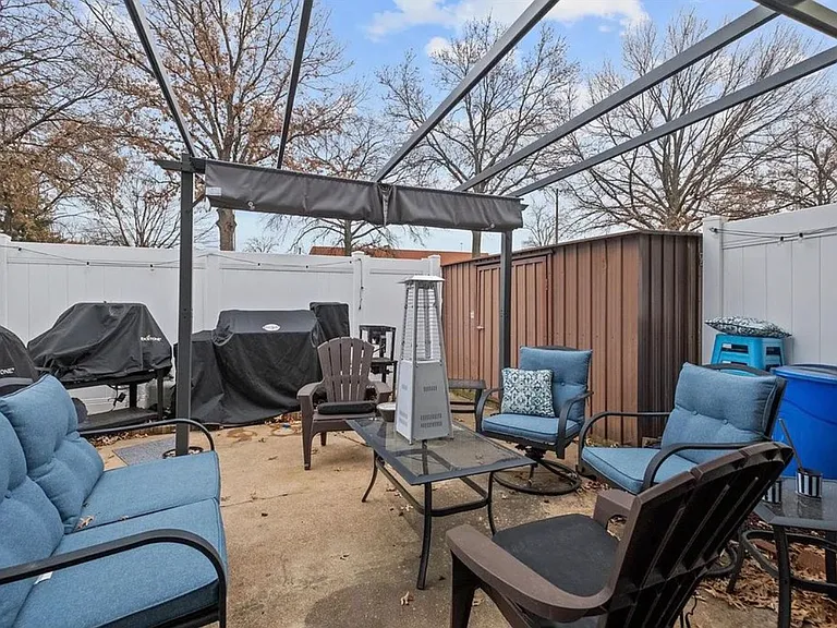 7238 Hazelcrest Dr — Photo 10
