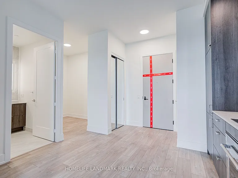 858 Dupont St #Penthouse 06 — Photo 9