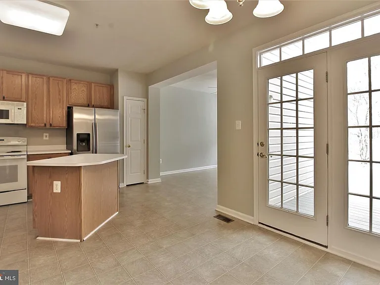 10707 Croydon Ct — Photo 6