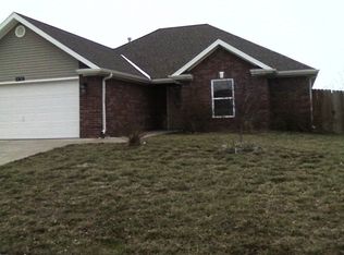 1201 E Ken Leach Ct, Siloam Springs, AR 72761