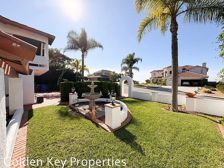 2475 Unicornio St — Photo 2